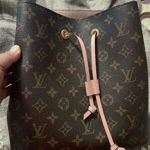 Louis Vuitton Black and Pink Monogram Shoulder Bag
NeoNoe